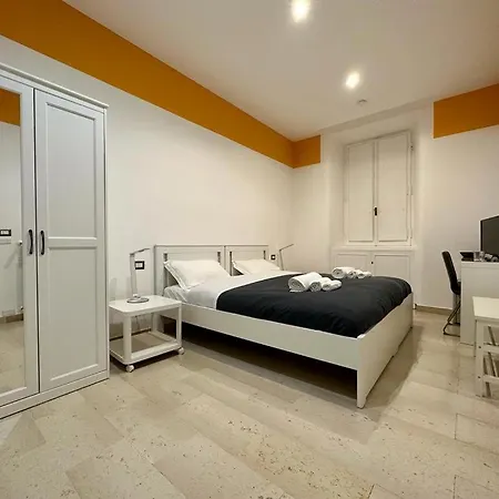 Alojamento de Acomodação e Pequeno-almoço Notte A Mazzini 4*